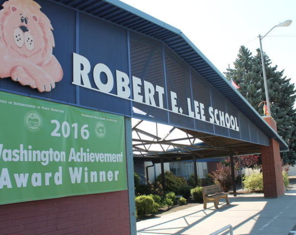 Robert E Lee School