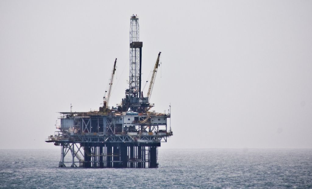 Offshore oil rig in California. CREDIT: SELBE LYNN/FLICKR