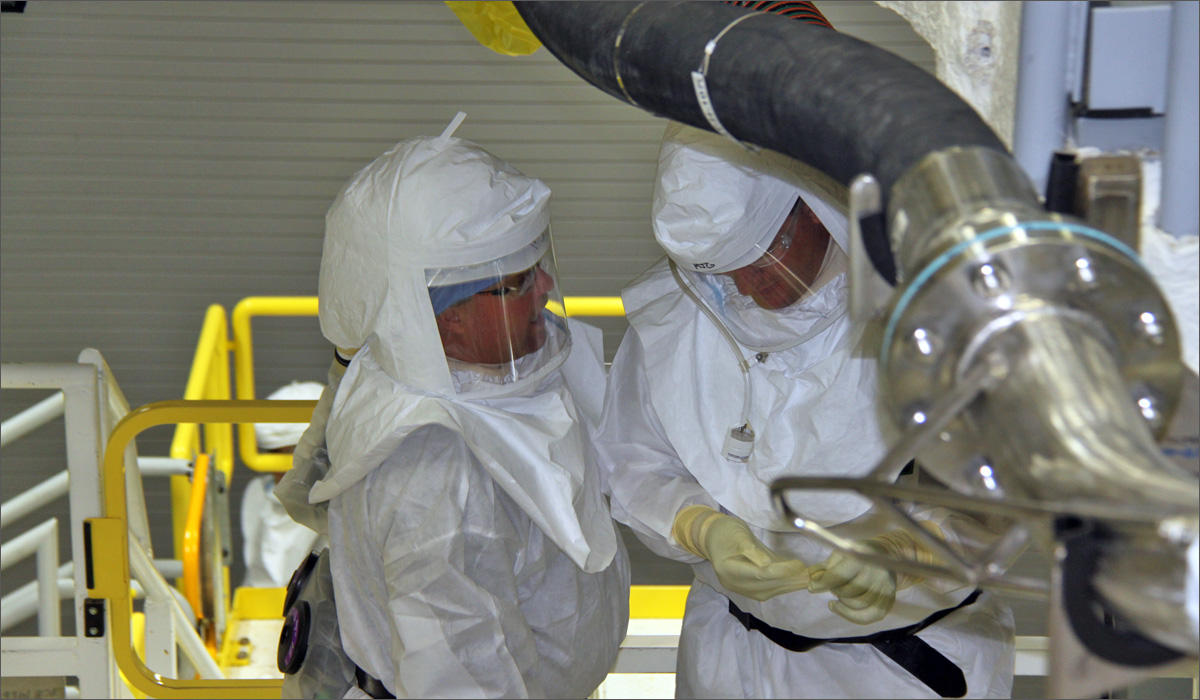 Workers step through procedures in the 100 K Reactor Area in preparation for the DOE Operational Readiness Review. CREDIT: U.S. DEPARTMENT OF ENERGY