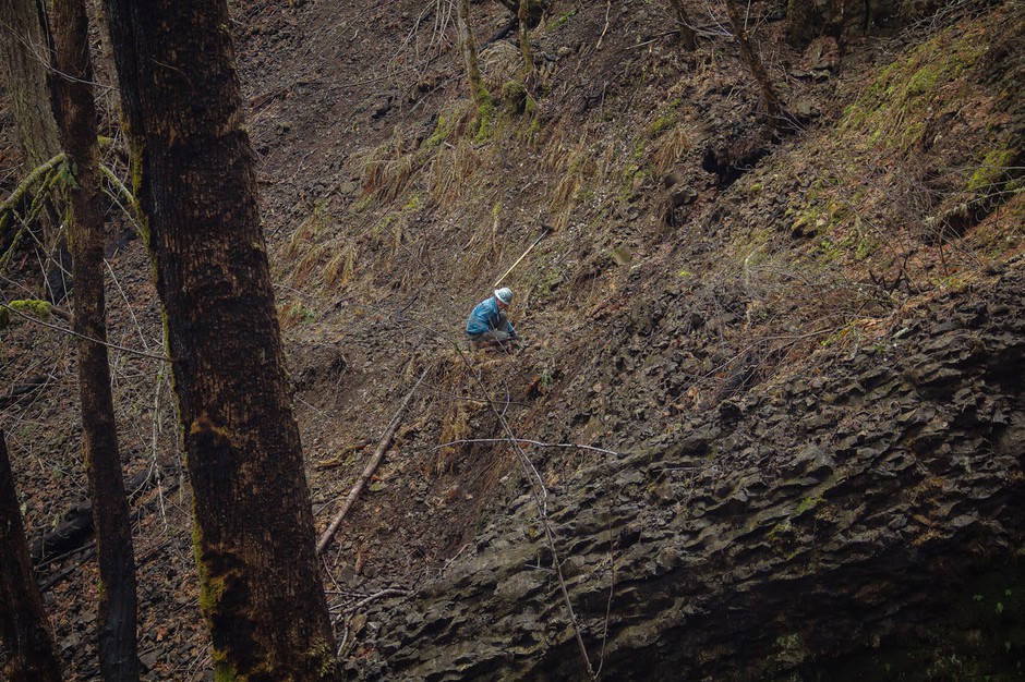 A crew member works on a section of the Pacific Crest Trail damaged in the Eagle Creek Fire. CREDIT: U.S. FOREST SERVICE