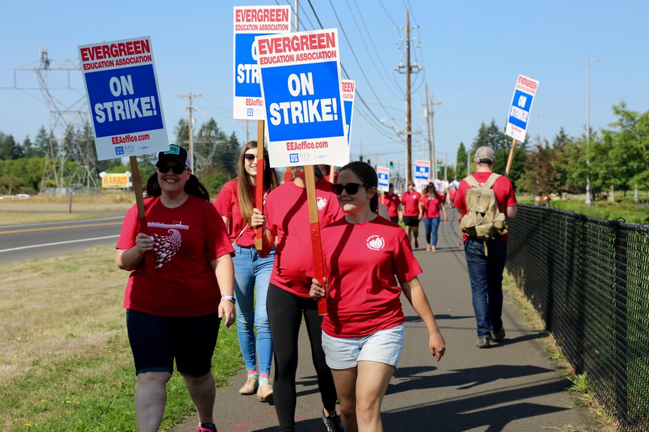 Teachers with the Evergreen School District picketing on Tuesday, Aug. 28. 2018. CREDIT: MOLLY SOLOMON