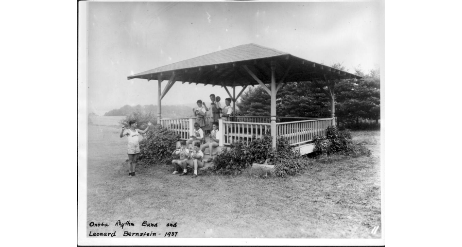 Black and white photo, Gazebo with musicians