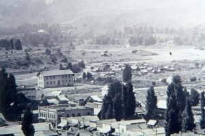 Historic photo of John Day from around 1905 showing the now-vanished Chinatown neighborhood at the upper right. CREDIT: OREGON STATE PARKS