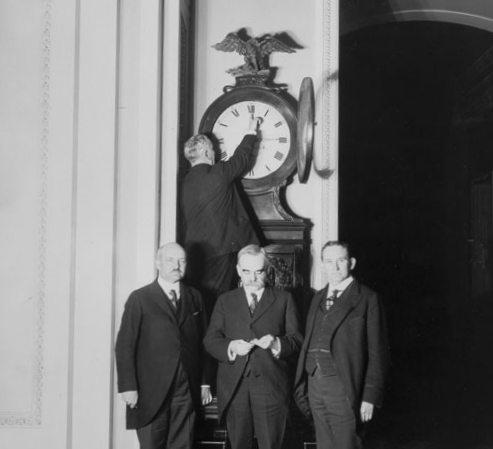 Changing the clock for the first Daylight Saving Time in 1918. CREDIT: U.S. SENATE HISTORICAL OFFICE