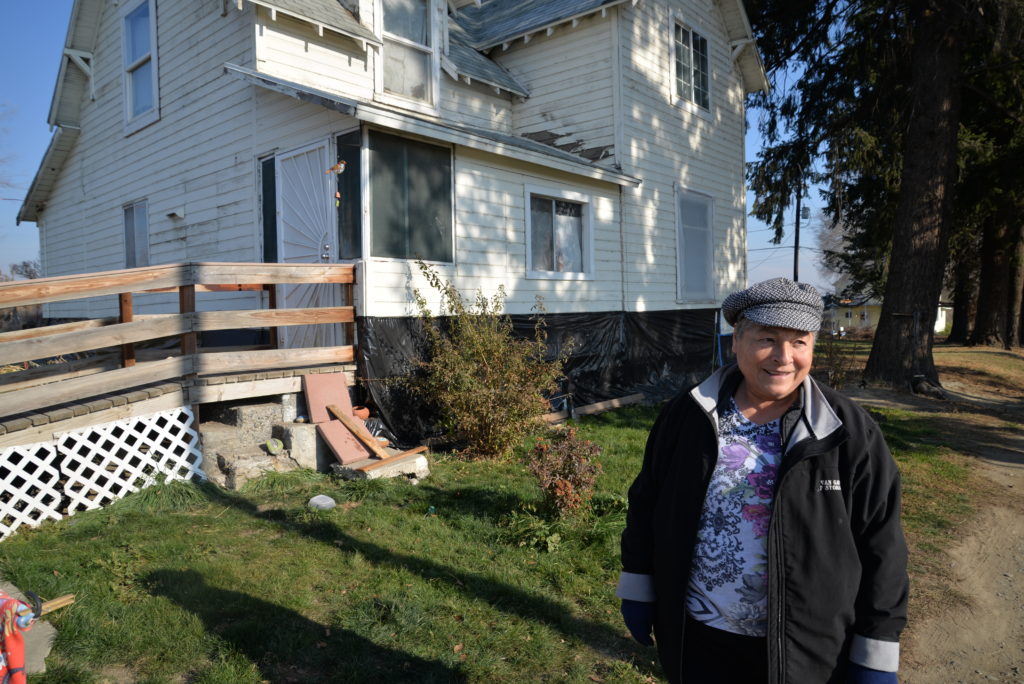 Rosalinda Guillen lives at her parents’ home in Zillah. Since they moved here in 1968, Guillen has noticed a difference in her well water. “This water stinks,” she says. CREDIT: ESMY JIMENEZ/NWPB