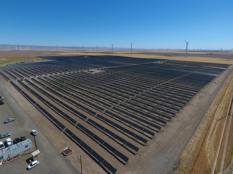 The new Avangrid Renewables solar farm in Klickitat County, Washington, will rise across the Columbia River from the smaller Wy'East Solar Project, shown here in Sherman County, Oregon. CREDIT: AVANGRID RENEWABLES