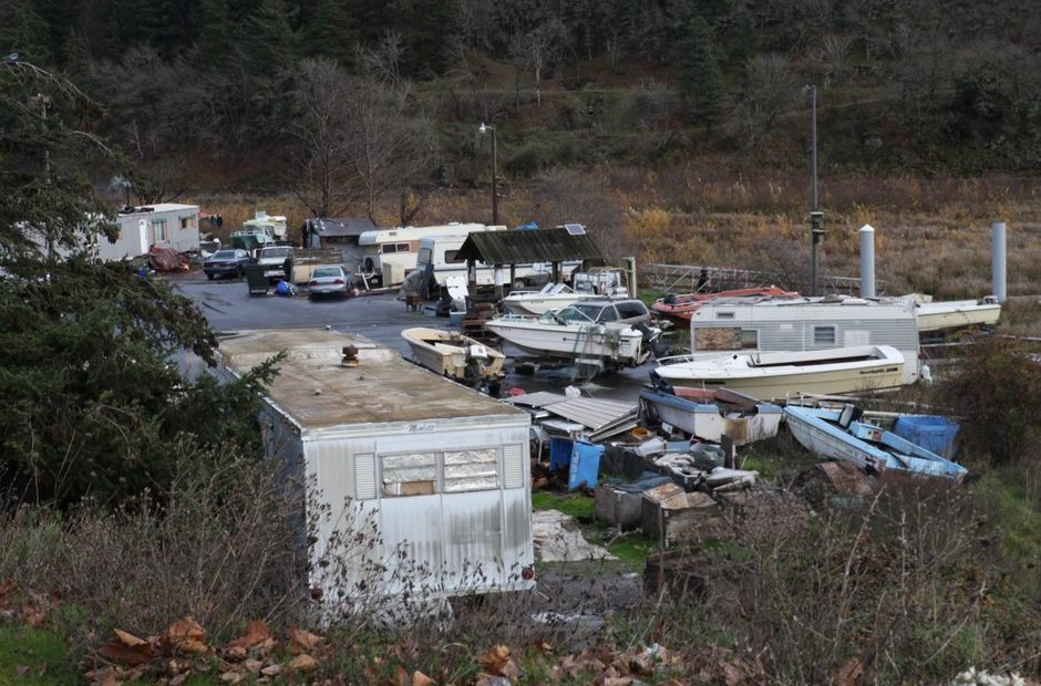 The Underwood in-lieu fishing site in Washington is stationed near the confluence of the White Salmon and Columbia rivers. CREDIT: CASSANDRA PROFITA/OPB
