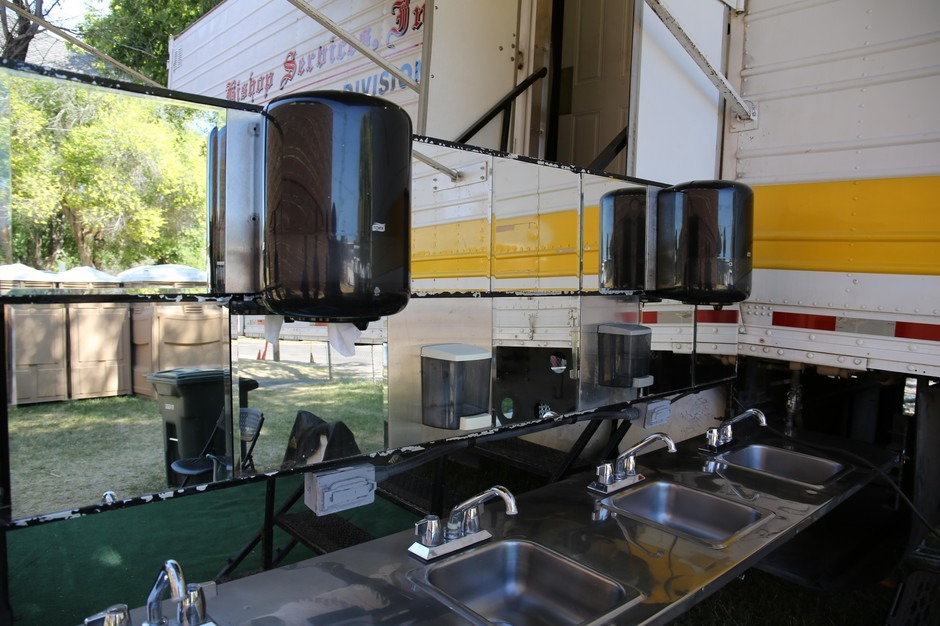 Mobile sinks and showers set up on the Warm Springs Reservation, Aug. 2, 2019. CREDIT: Emily Cureton/OPB