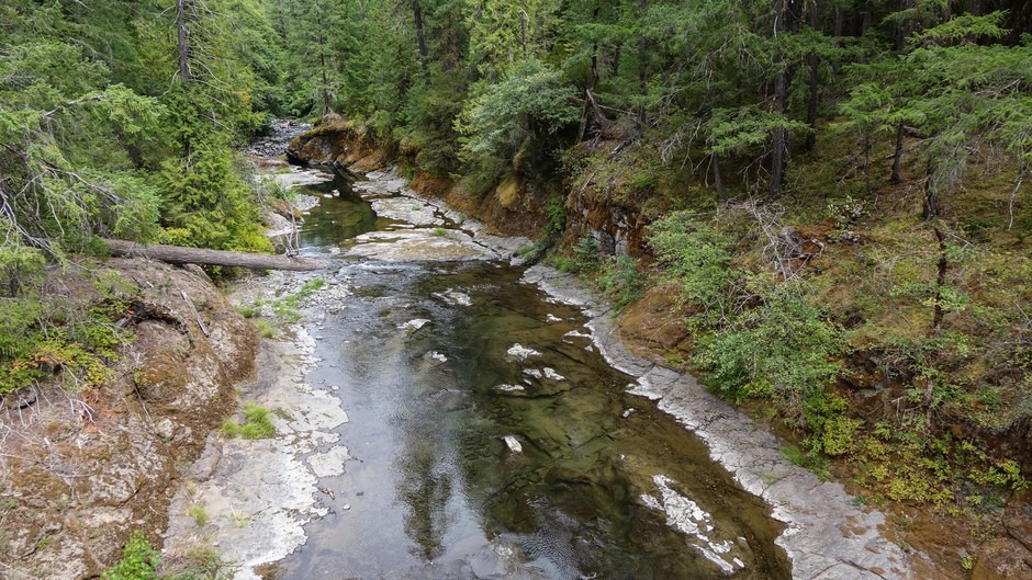 Most of the gravel spawning on the South Umpqua has scoured out, leaving only the bedrock behind. Jes Burns/OPB