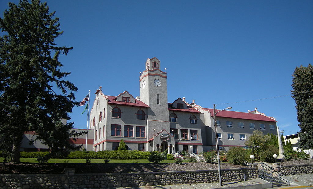 The Okanogan County Courthouse and jail in Okanogan, Wash. CREDIT: Joe Mabel CC BY-SA 3.0 creativecommons.org/licenses/by-sa/3.0/)