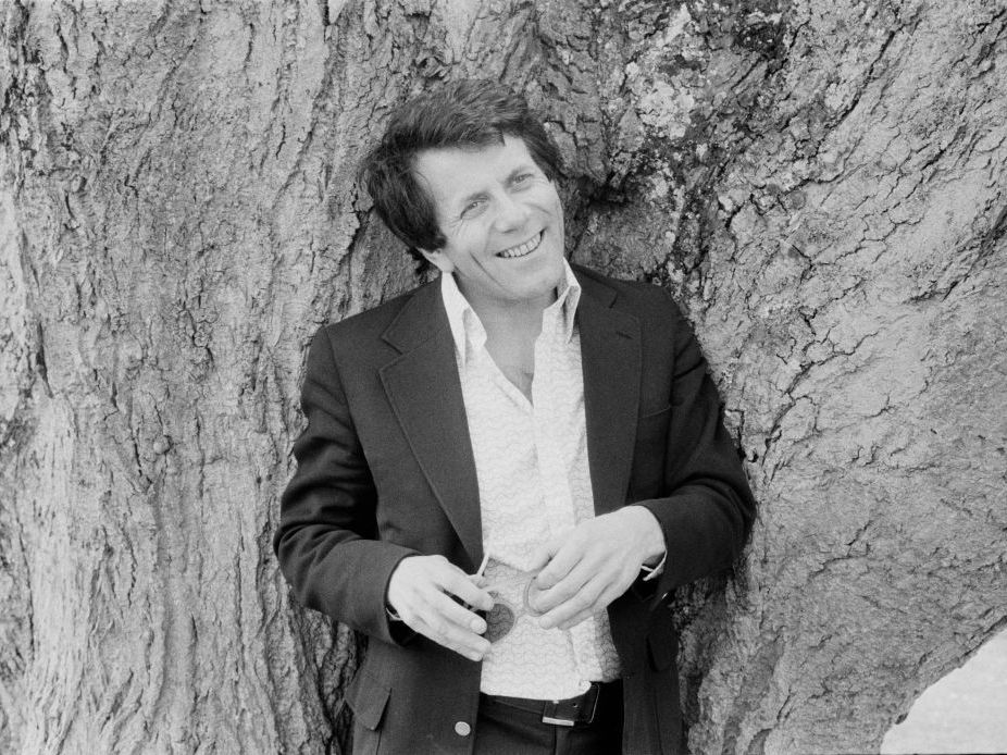 A 1975 portrait of the late conductor, harpsichordist, and scholar Raymond Leppard. The Evening Standard/Getty Images