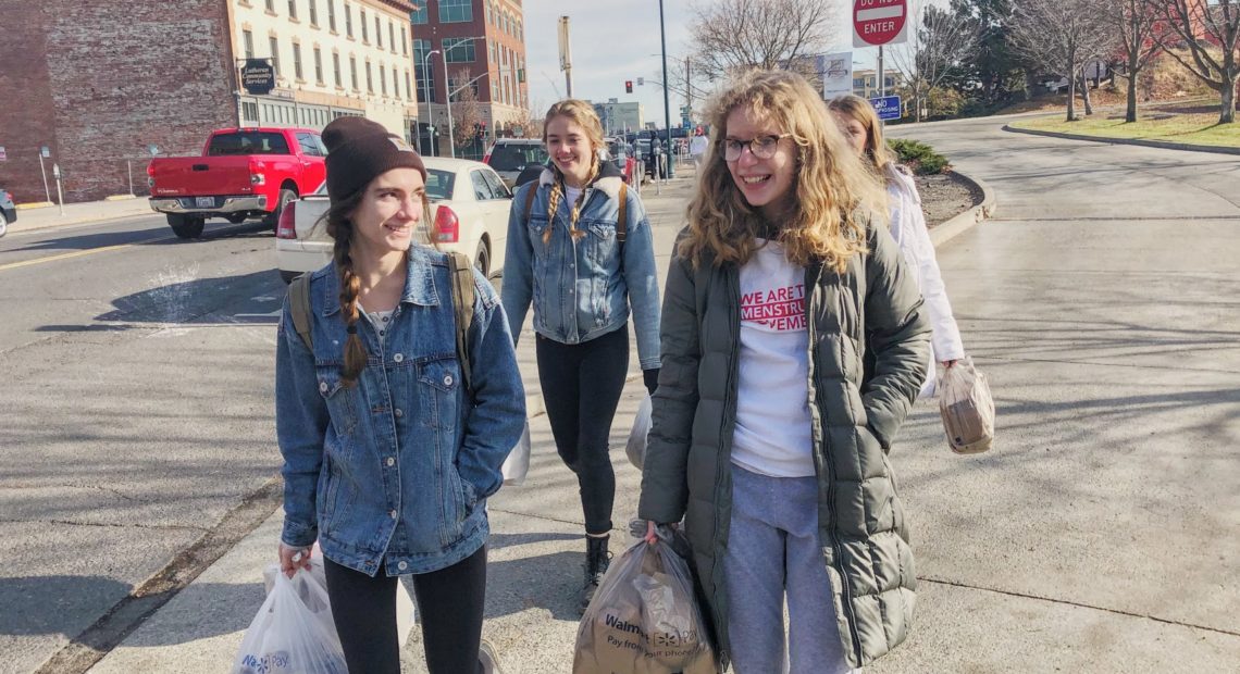 Group of WSU students leading volunteer group around Spokane