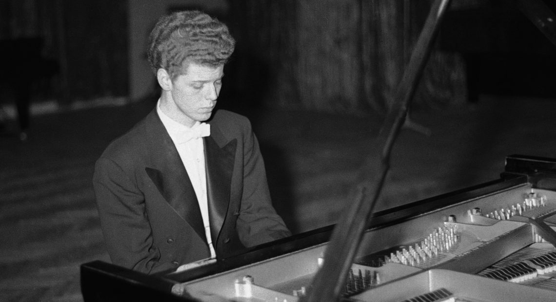 Van Cliburn moves through difficult passage in the final round of Tchaikovsky International Piano & Violin competition on April 11, 1958 in Moscow. CREDIT: AP