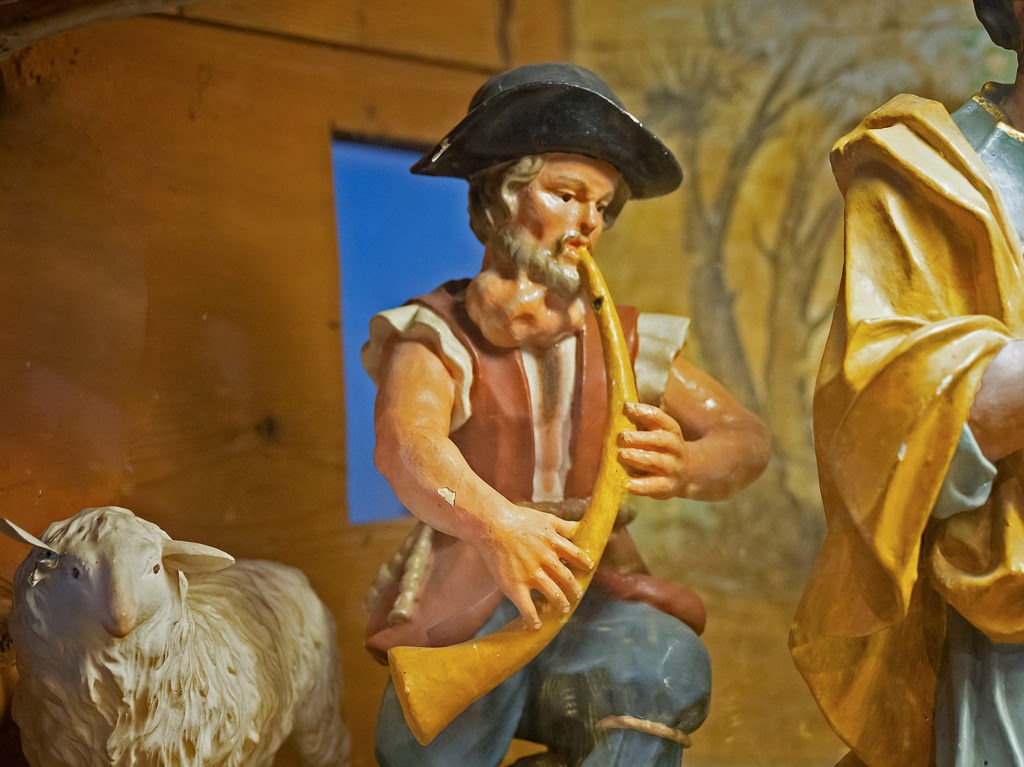 A horn player (left) in this detail from a 1694 altar carving by Francesco Antonio d'Alberto in Piedmont, Italy, clearly has a swollen neck that signifies goiter, medical historians say. The thyroid condition was a sign of poverty in those days. Renzo Dionigi Shepherds