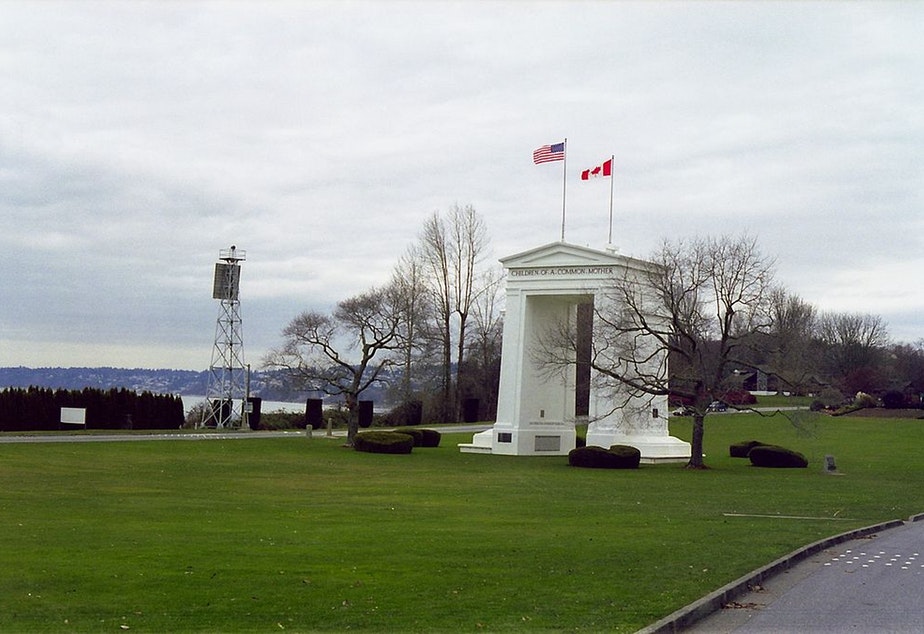The Peace Arch memorial monument in Blaine, Washington connects the U.S. and Canada as a port of entry. CREDIT: Wikimedia Commons