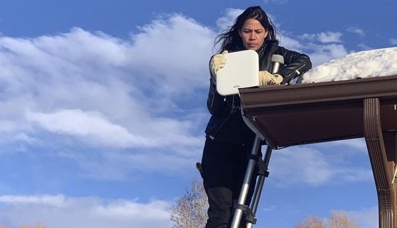 Mariel Triggs, chief executive of MuralNet, tests broadband internet equipment in Fort Washakie on the Wind River Indian Reservation in Wyoming. CREDIT: Patrick Lawson via AP