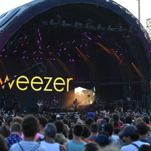 The U.S. leg of Weezer's Hella Mega tour with Green Day and Fall Out Boy has yet to be canceled due to the coronavirus