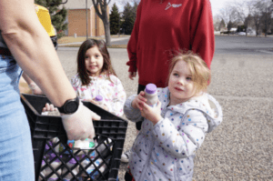Children in the Blackfoot School District pick up meals from a “Bus Bites” program that brings food to kids at home. Courtesy of Idaho Education News