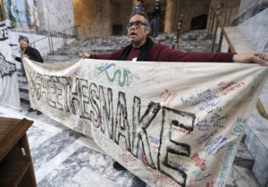 Elliott Moffett, a member of the Nez Perce Indian tribe, holds a sign that reads Free The Snake as he takes part in a rally organized by a coalition of environmental and tribal groups to promote the breaching of dams on the Snake River and other measures intended to benefit salmon and orcas. 