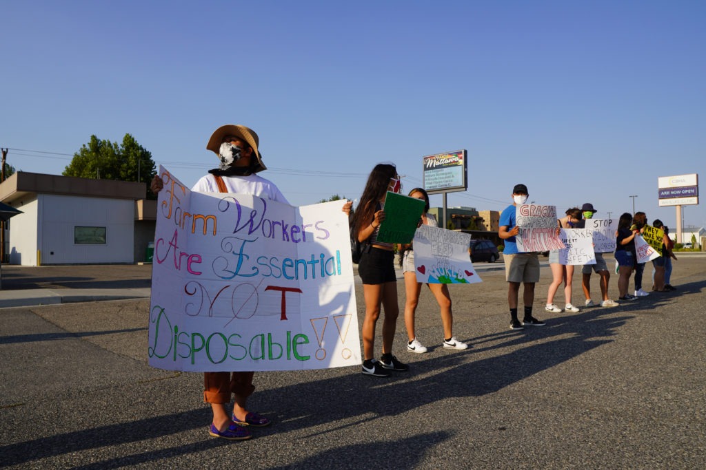 Lluviana Mendoza, right, rallied some of Mattawa’s youth to attend a march for farmworker protections against COVID-19 organized by Democratic candidate for state house Eduardo Castañeda-Díaz. CREDIT: Enrique Pérez de la Rosa/NWPB