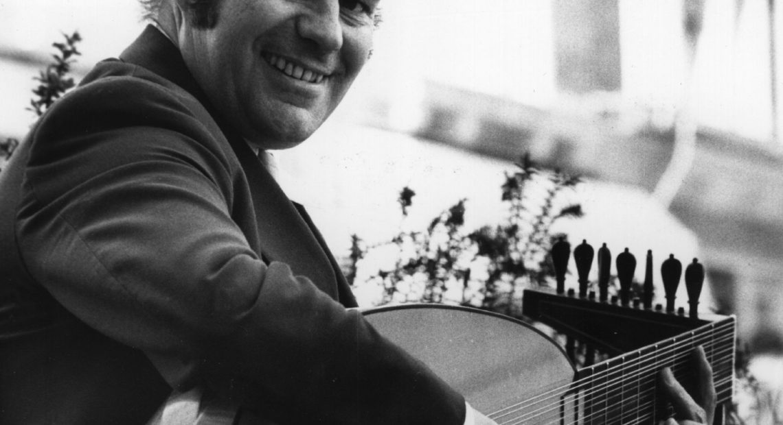 English guitarist and lutenist Julian Bream. CREDIT: Evening Standard/Getty Images