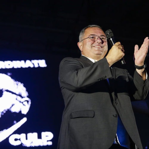 Republican gubernatorial candidate Loren Culp greets the crowd at a rally in Arlington in Snohomish County on Aug. 22, 2020. CREDIT: Jason Redmond for Crosscut