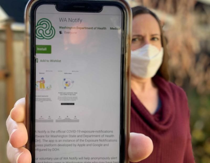 Washington state residents can now enable a smartphone app that sends an alert if the user was potentially exposed to a coronavirus carrier. CREDIT: Derek Wang/N3