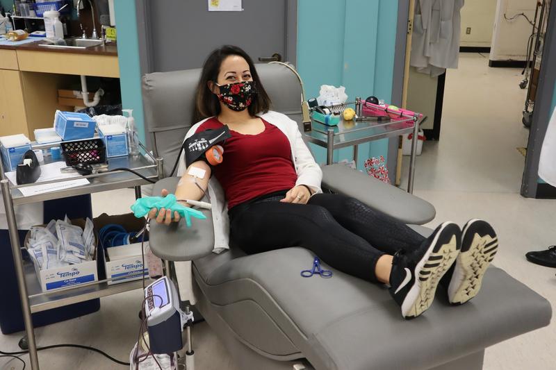 Donor Kaitlan Vasquez giving blood in Olympia on the third anniversary of the Amtrak 501 train wreck in December 2017. CREDIT: Tom Banse/N3