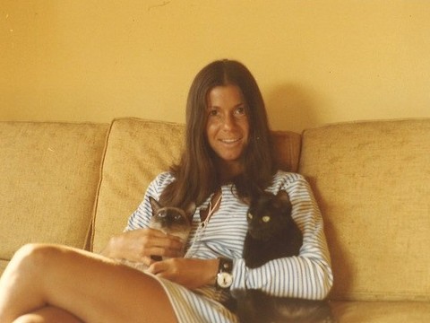 Linda Lipnack  sitting on a couch with a cat in 1978