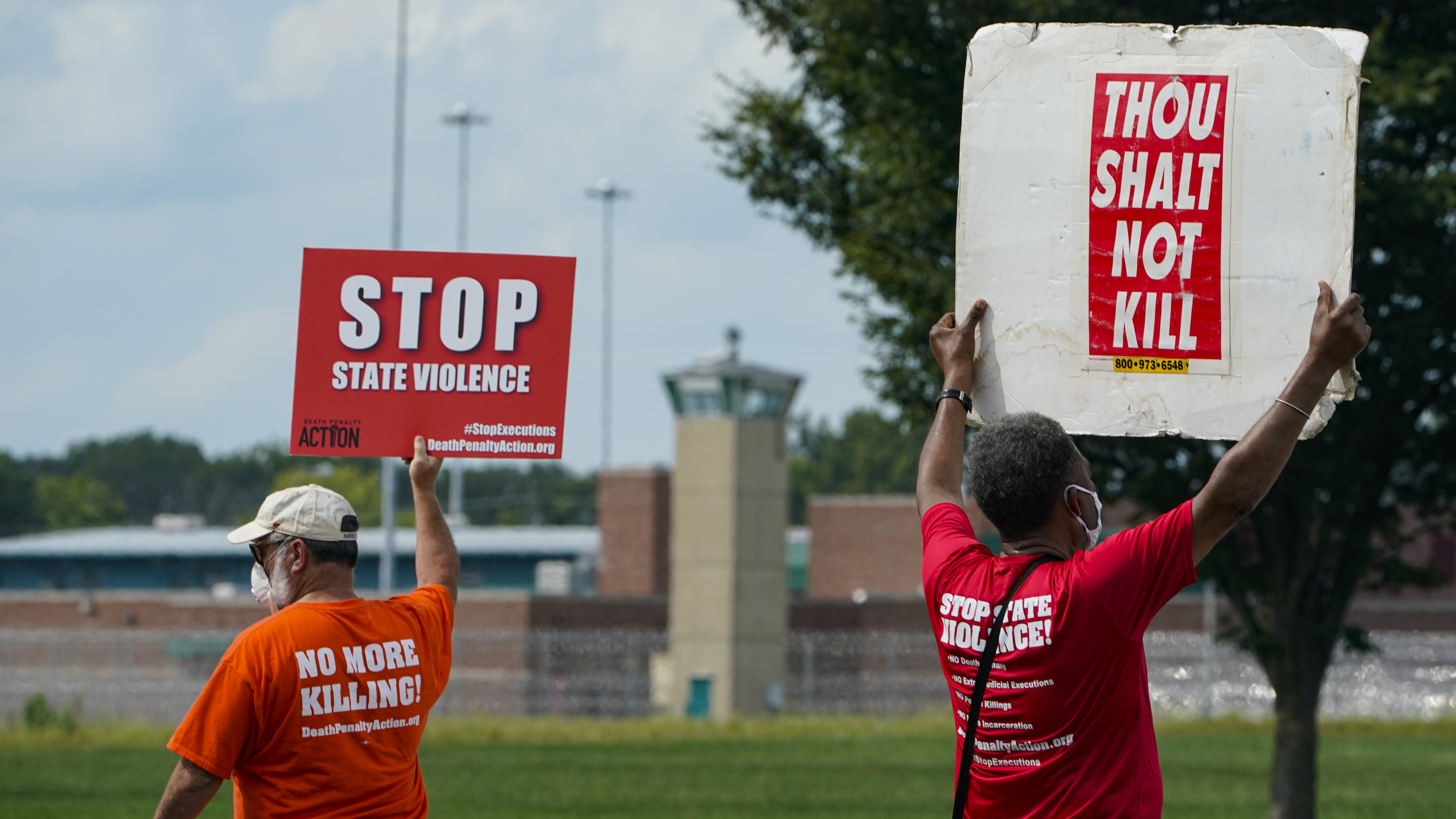 Protesters gather near the federal prison complex in Terre Haute, Ind., in August ahead of the scheduled execution of Keith Dwayne Nelson, who was convicted of kidnapping, raping and murdering at 10-year-old Kansas girl. Democrats are pushing new legislation to outlaw federal executions. CREDIT: Michael Conroy/AP