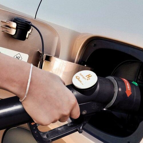 Refueling a vehicle at a hydrogen gas pump could be a familiar, speedy routine akin to how consumers refuel gasoline-powered cars today. Courtesy of Washington State Senate