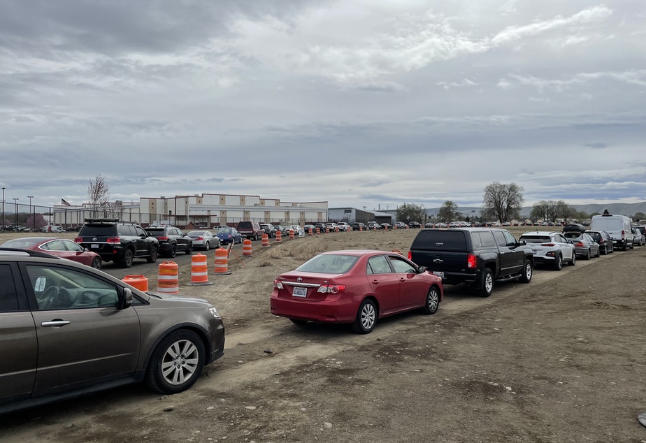 Hundrends of people waited in line in their cars at the Yakima mass vaccination site April 4, 2021. CREDIT: Esmy Jimenez/KUOW