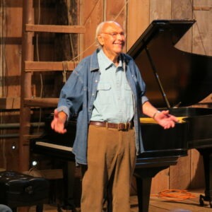 Alan Iglitzin on stage with piano. Used courtesy of Concerts in the Barn/concertsinthebarn.org