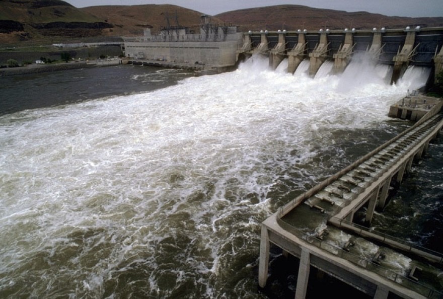 Federal regulators starting will require dam operators to limit hot water pollution caused by the four Lower Snake River dams.
