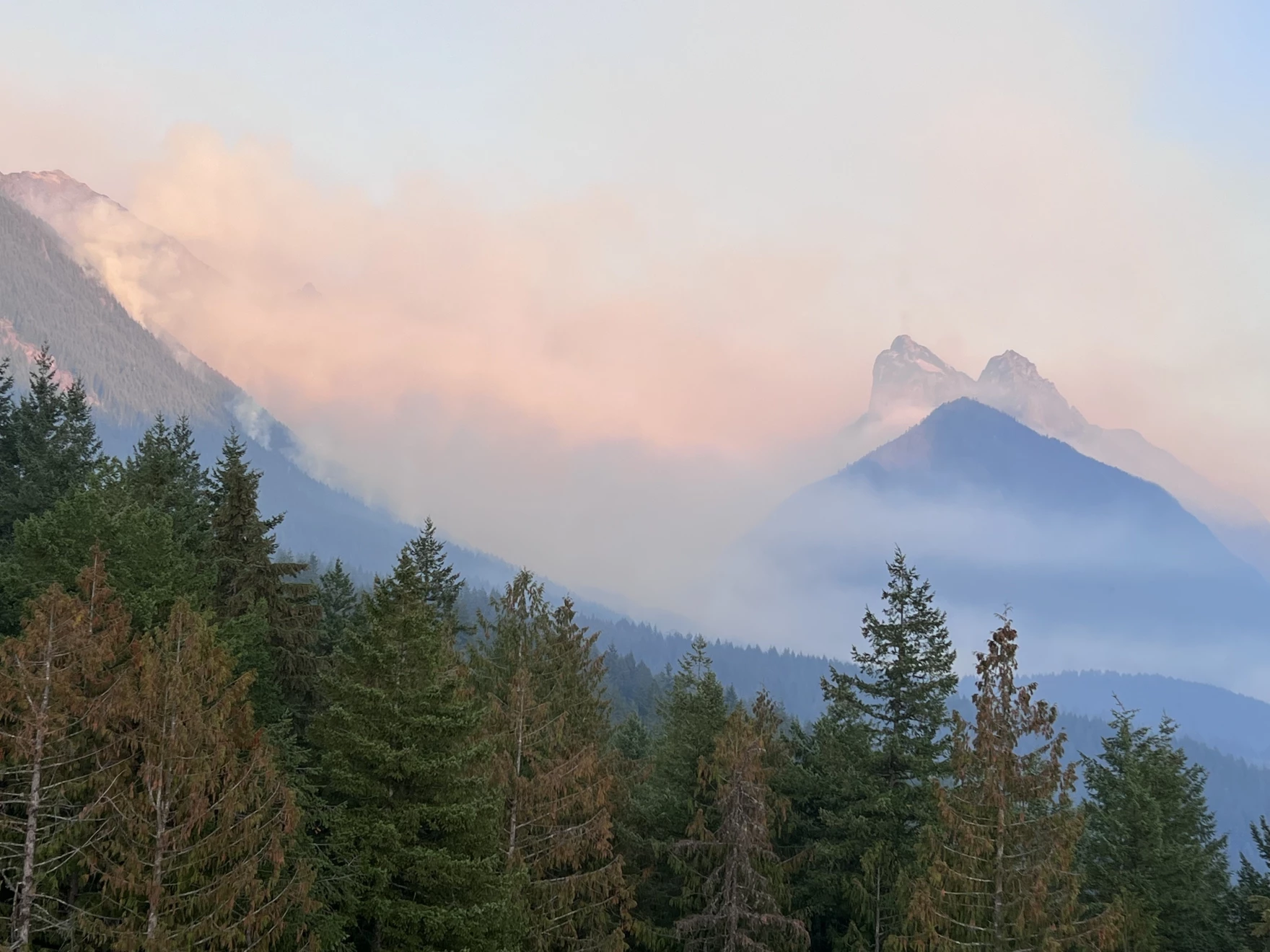 A view of the Bolt Creek Fire from Heybrook Lookout.