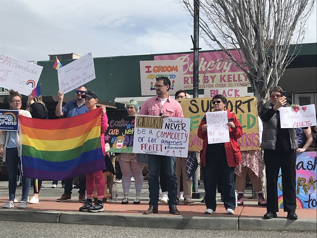 All ages drag shows protests in Richland, WA.