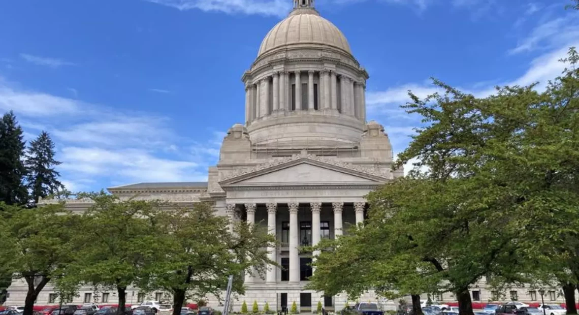 Washington lawmakers passed a new drug possession and addiction treatment policy during a one-day special legislative session Tuesday