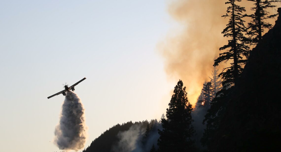 Aircraft flying recently on the Tunnel Five fire in the Columbia River Gorge