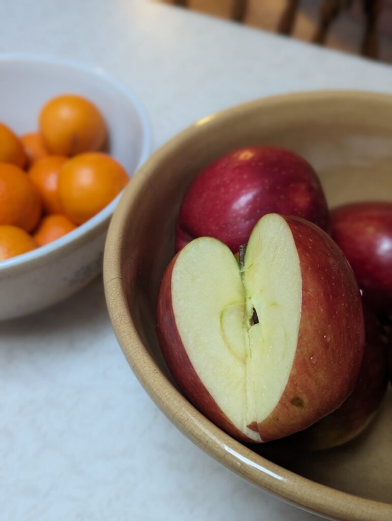 The verdict: Cosmic Crisp vs. Honeycrisp - Produce Blue Book