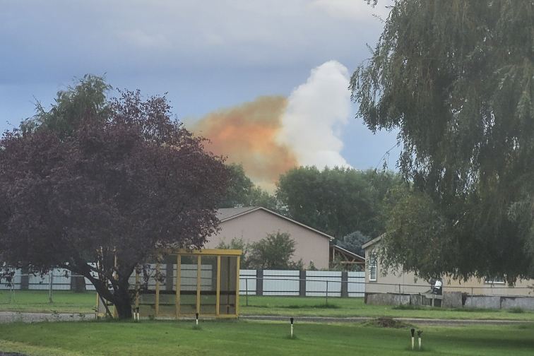 A mustard-yellow cloud forms above Finley, Washington. The chemical was nitric acid and was released by a fertilizer factory.