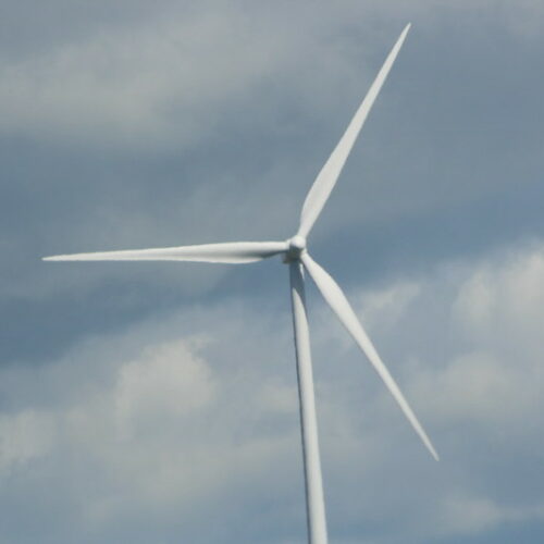 A controversial wind farm that was set to be the largest in Washington has been slashed nearly in half. (Credit: John McIntyre, / Flickr Creative Commons)