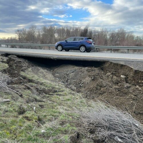 A close up photo of the embankment failure under the eastbound lanes of I-82 near Wapato.