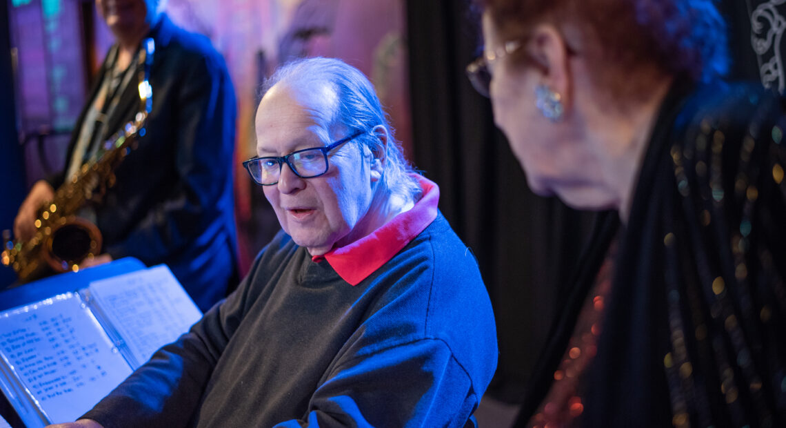 Stevie Haberman plays piano with singer Mary Lou Gnoza and Gary Danielson.